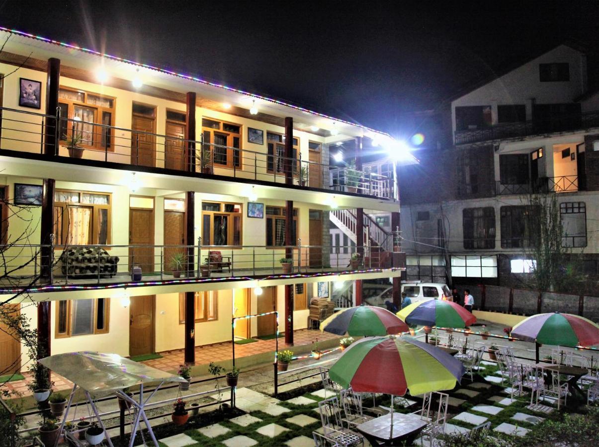 โฮเต็ล เช็ทนา&คอทเทจส์ Hotel มะนาลี ภายนอก รูปภาพ