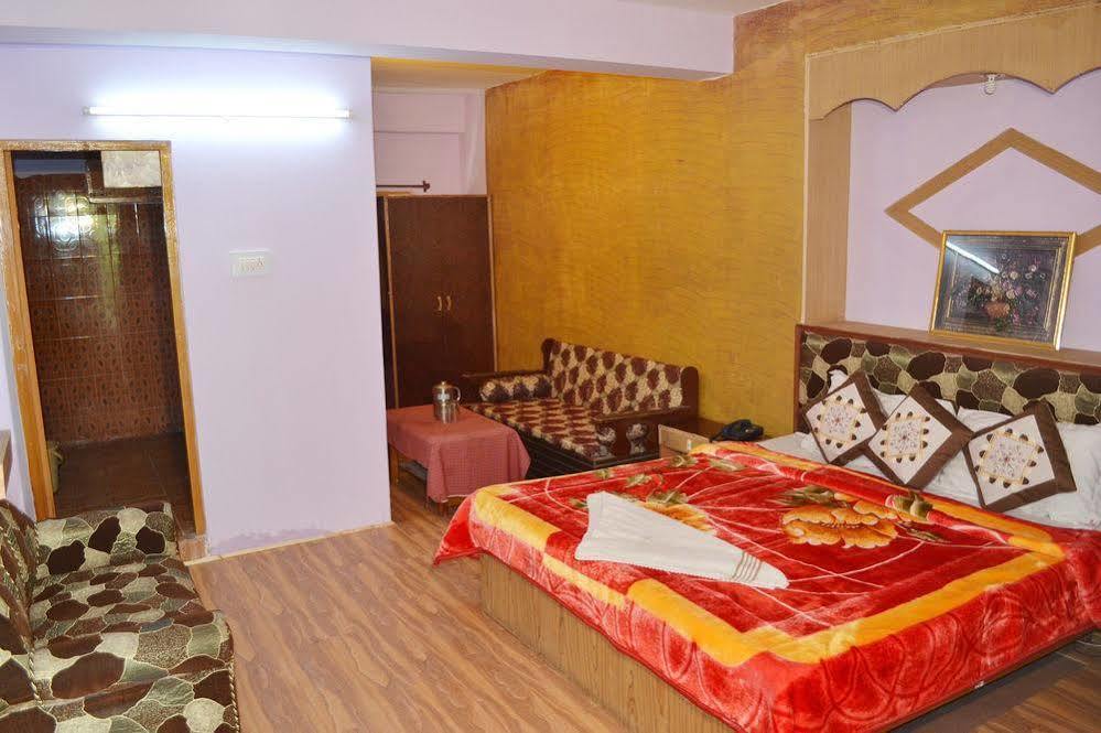 โฮเต็ล เช็ทนา&คอทเทจส์ Hotel มะนาลี ภายนอก รูปภาพ