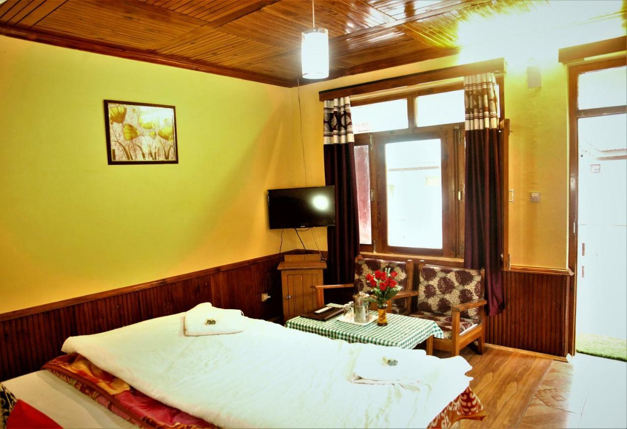 โฮเต็ล เช็ทนา&คอทเทจส์ Hotel มะนาลี ภายนอก รูปภาพ